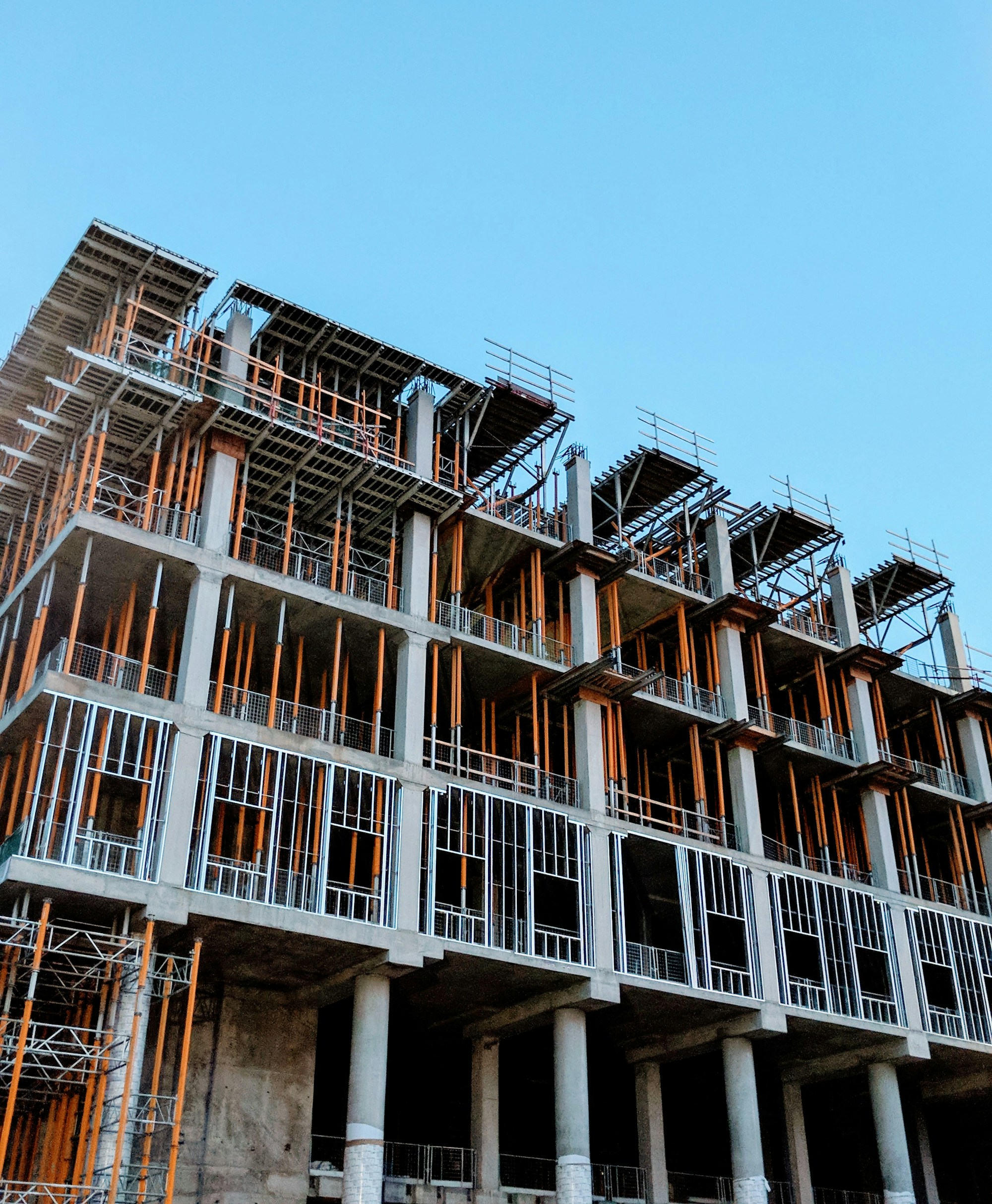 Estructura de concreto en construcción, fotografía referencial